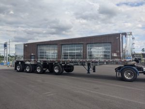 Photo montrant un dompeur à 4 essieux de la marque Cobra. / Picture that shows a 4-Axle dump trailer from the brand Cobra.