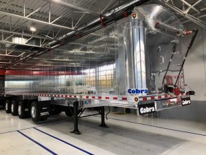 Photo montrant un dompeur de la marque Cobra / Picture that shows a dump trailer from Cobra.