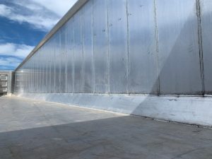 Photo montrant l'option de renforts dans la boite d'un dompeur Cobra / Picture that shows crossmembers as an option for dump Cobra box.