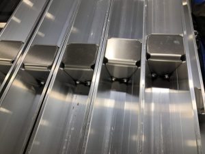 Photo montrant la rail du bas en option pour dompeur Cobra / Picture that shows the bottom rail option for Cobra dump trailers.