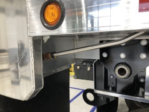 Photo montrant l'option d'ajouter une tige en acier inoxydable sur dompeur Cobra. / Picture that shows stainless steel rod option for Cobra dump.