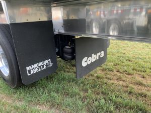 Image d'un garde-boue central d'un dompeur Cobra / Image of a central mudguard on a dump trailer.