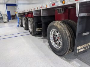 Châssis rouge dompeur / red chassis dump trailer