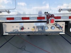 Branchement électrique sur dompeur Cobra. / Electrical connection on Cobra dump trailer.